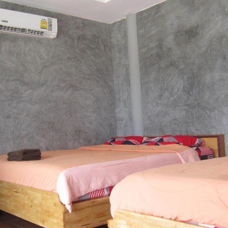 Charung Beach Haad Rin Exterior photo
