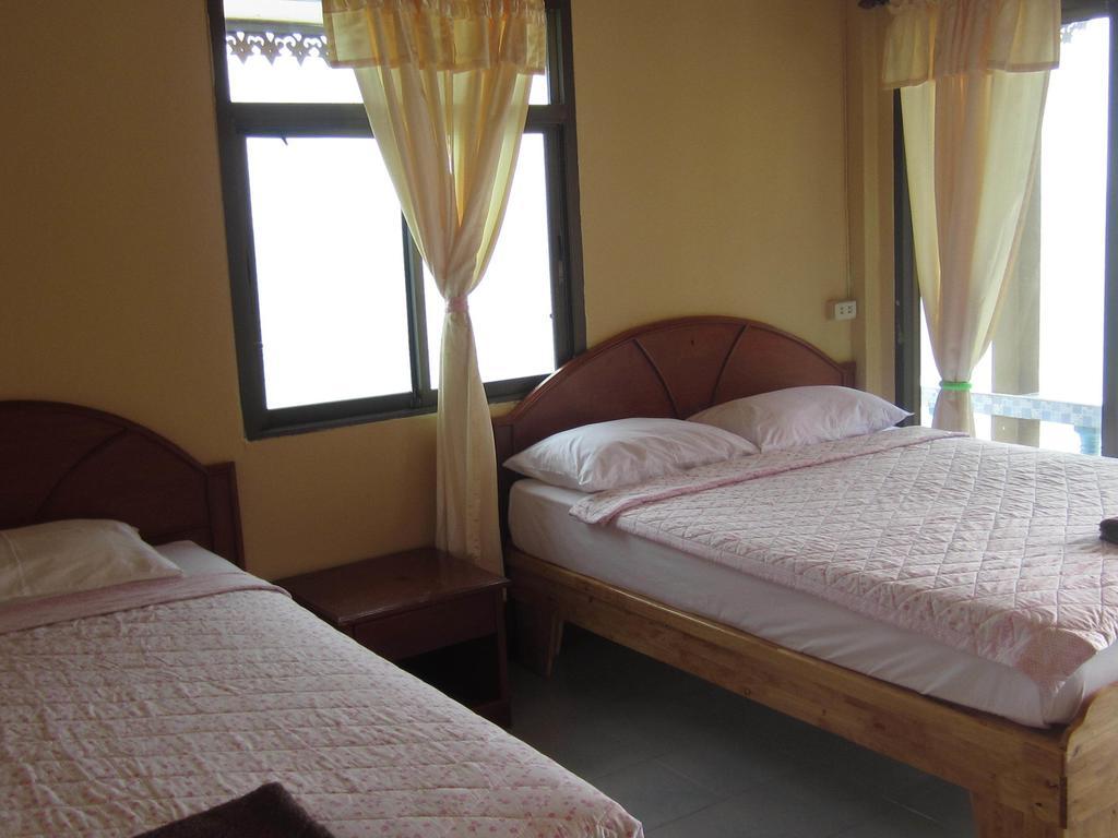 Charung Beach Haad Rin Exterior photo