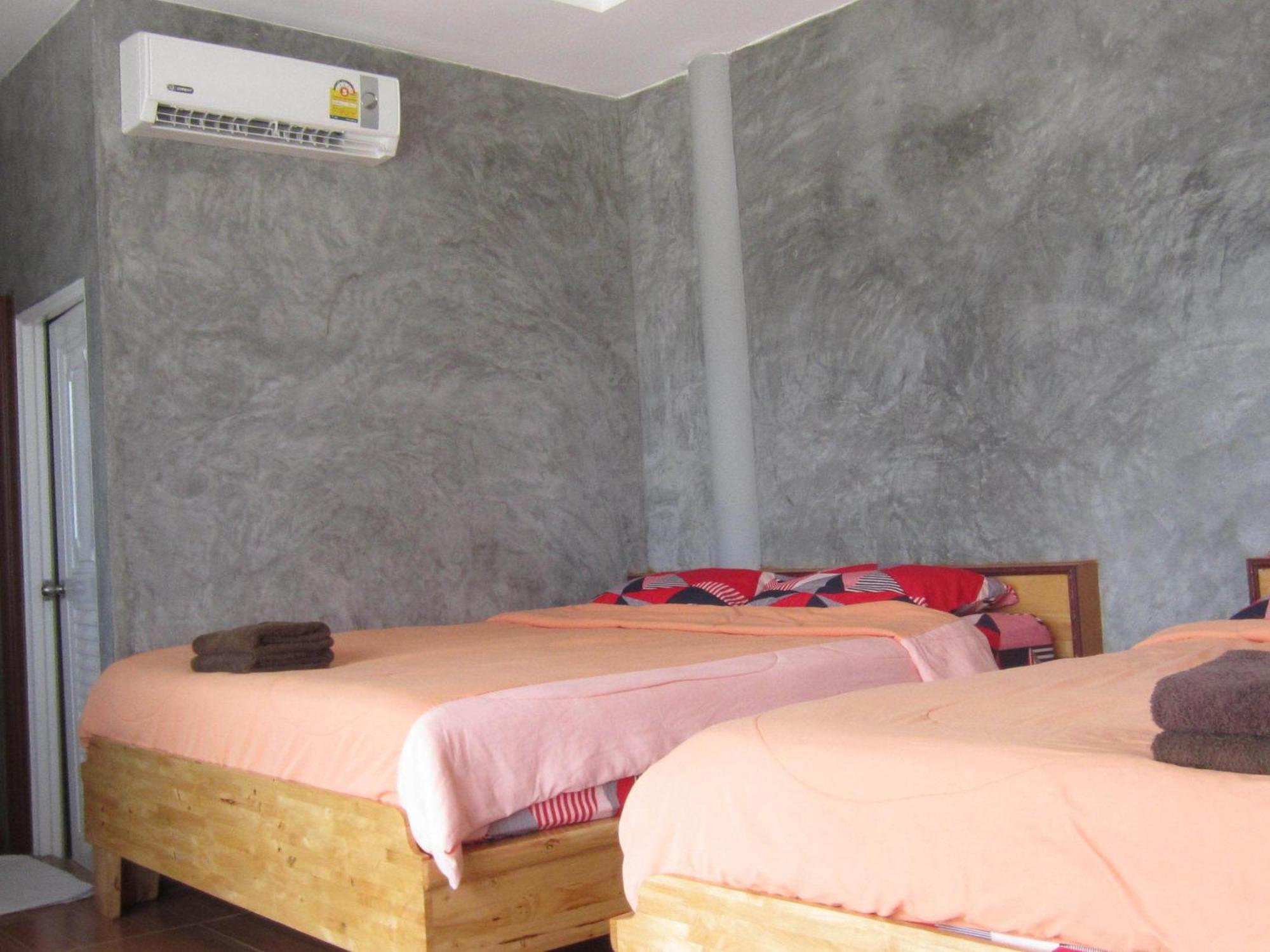 Charung Beach Haad Rin Exterior photo