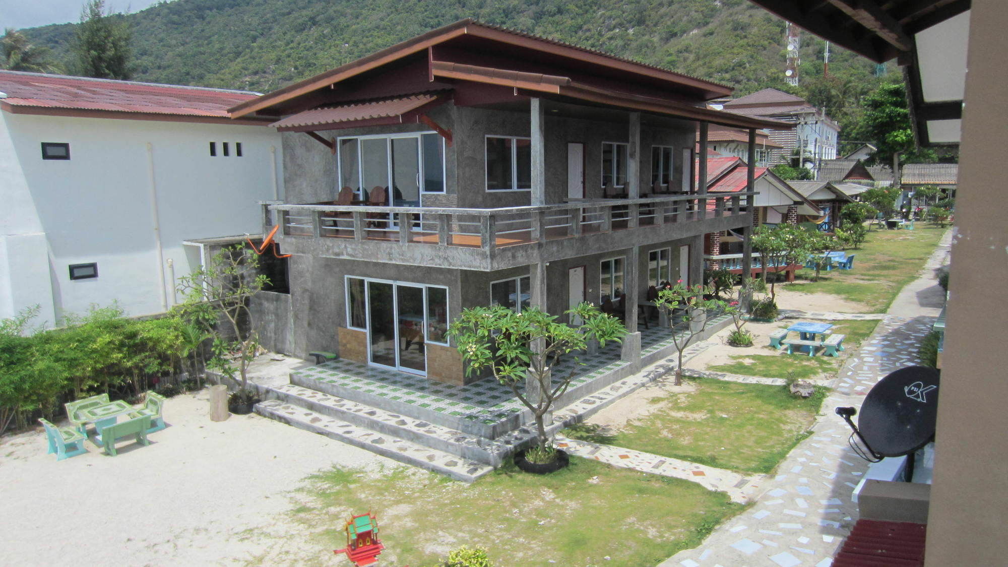 Charung Beach Haad Rin Exterior photo